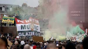 Man utd fans protested outside of the team's. Ll2u7f3rm Jtem