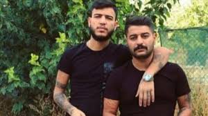 Motosikletle gelen 2 kişi araca defalarca ateş açtı. 2dmvbe5yp6mmrm
