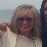 Estelle Wahl's Instagram, Twitter & Facebook