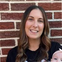 Laura Keeney's Instagram, Twitter & Facebook