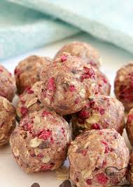 Chocolate Raspberry Protein Balls In 2020 Protein Snacks Lebensmittel Essen Rezeptideen