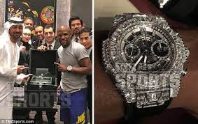 Floyd mayweather spent an ungodly amount of money on jewelry during an l.a. See The Wrist Watch Floyd Mayweather Bought For N250 000 000 Celebrities Nigeria