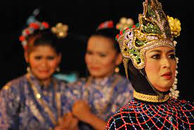 Mak yong atau makyung merupakan sejenis tarian melayu tradisional yang berasal dari patani dan kelantan. Seni Budaya Kelantan Mak Yong Sejarah Kelantan