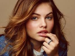 Lalu siapakah wanita yang paling cantik di dunia? Dulunya Kanak Kanak Paling Cantik Kini Diangkat Pula Sebagai Wanita Tercantik Dunia