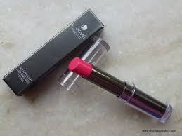 Do not rub your lips after applying matte lipstick, as this could erase the edges of the lipstick and it wouldn't look perfect anymore. Lakme Absolute Sculpt Studio High Definition Matte Lipstick Le Fuscia