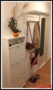 Kleiner Flur Wenig Moglichkeiten Garderobe Und Schuhschrank In Weiss Saisona Flur Fl My Blog In 2020 Kleine Flure Garderobe Kleiner Flur Saisonale Dekoration