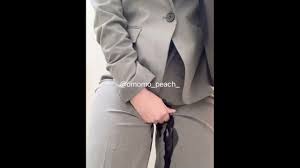 【グレーのパンツスーツでトイレ順番待ち中おもらし】omorashi peeaccident desperation wetting pee  desperation