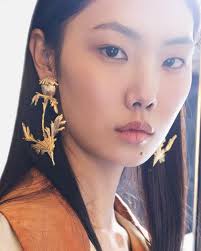 Spring 2024 ushers in a new generation of directional jewelry, defined by  an unbridled loyalty to the inspiration of the season. The desert's thistle  flowers turn golden for statement earrings. Tap to