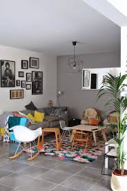 Dans Un Petit Village Carrelage Gris Decoration Salon Gris Deco Salle A Manger
