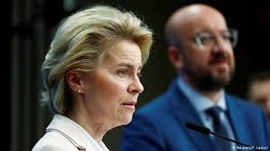 Ursula von der leyen, the european commission president, stood as her colleagues president recep tayyip erdogan of turkey and charles michel took the only two available chairs during a photo. Eu Remains Committed To Refugee Pact With Turkey News Dw 09 03 2020