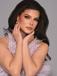 Still thinking about this shoot and how I wish I could just have someone  follow me around to glam me and take pics of me all day long 😂💛  @bloomsupps #photoshoot #chicago #