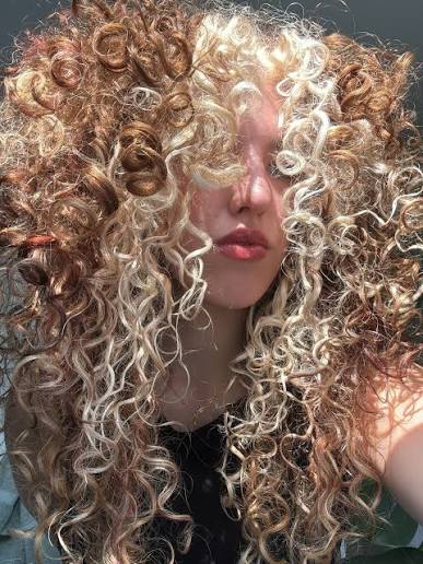 soft calico was calling I got my hair cut and colored the other day by my  favorite @mayssas_beauty_mark she literally is magic, this is my fav hair  yet I am IN LOVE