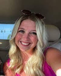 Lauri Jo's Instagram, Twitter & Facebook