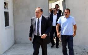 Demirören holding yönetim kurulu başkanı yıldırım demirören'in kızı yelda demirören ile merhum iş adamı hasan kalyoncu'nun oğlu haluk kalyoncu, dün akşam nişanlandı. Said Sefa A Twitter Yildirim Demiroren Turkiye Futbol Federasyonu Baskani Yken Mehmet Agar I Hapiste Ziyaret Etmisti Demiroren E Ziyareti Sirasinda Agar In Oglu Tolga Agar Eslik Ediyor Anca Beraber Kanca Beraber Limanlar Kokainler Marinalar Ve