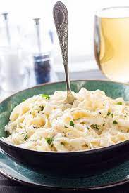 This Recipe For Quick And Easy Fettuccine Alfredo Makes A Simple Yet Spectacular Alfredo Sauce That S A Perfe Recipes Fettucini Alfredo Recipe Cooking Recipes