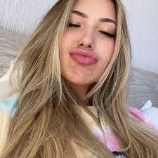 Karen Ladner's Instagram, Twitter & Facebook