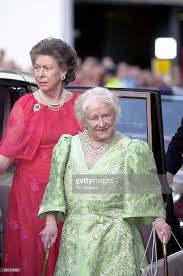 These included over 40 official visits abroad, including a 1989. Queen Mother At Covent Garden Opera House On The Evening Of Her 100th Birthday To Watch The Kirov Ballet With Her Is Pr Queen Mother Queen Elizabeth Queen Mum