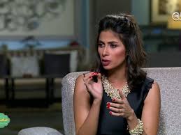 روبي تعتذر للفنان كريم عبد العزيز والسبكي Fashion Drop Earrings Pearl Necklace