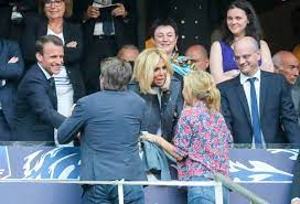 Mais le couple a fini par se séparer deux ans après. Jean Michel Blanquer Qui Est Sa Femme Aurelia Devos Closer