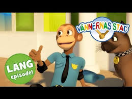 När bandmedlemmarna inte dyker upp till middagen börjar alla leta efter dem. Vannernas Stad Lang Speltid Youtube