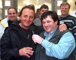 Két év, négy halasztás és két érdemi tárgyalás után. Mi Van Ven F Sz Hat Te Meg Elsz Pisztollyal Fenyegette Az Edda Frontemberet Jimmy Blikk