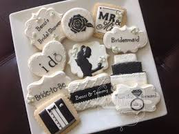 Black And White Wedding Bridal Party 1 Dozen Elegant Black White Wedding Bridal Sower Cookies Weddingideasblackandwhite Wedding Shower Cookies Bridal Cookies Bridal Shower Cookies