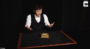 Using a little sleight of hand, you can now too m. Is This The Best Trick Ever World Champion Magician Blows Viewers Minds As He Makes Cards Change Daily Mail Online