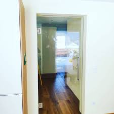 Wohnzimmerture Aus Esg Mit Hurrikan Beschlagen Fixstellung Bei 85 90 Selbstschliessend Ab 85 Und Ab 15 Langsames Schliessen Home Decor Decor Furniture