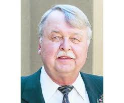 Robert Deresz's Instagram, Twitter & Facebook