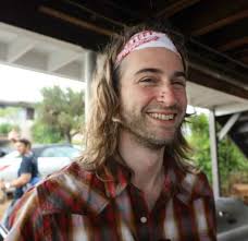 Kan det være at svarte hull vokser i takt med at universet utvider seg?