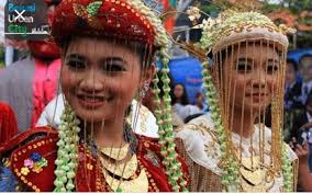 Bagian ini bernama latin receptacle. Hiasan Berbentuk Bunga Di Kepala Pengantin Wanita Betawi Brainly Co Id