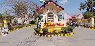 Rianna's Nail Care Walk-in Manicure Pedicure Footspa legwax Gel polish  Hands and feet massage Bukas po kami ng 7a.m-8pm Free wifi Visit us at lot  26 block 61 ph4 53st