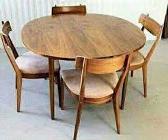 Mau beli meja makan dsan furniture rumah dengan harga murah dan pilihan terlengkap? Kursi Meja Makan Bulat