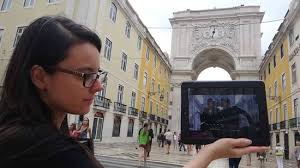 Na madrugada de 25 de abril de 1974 o rádio clube português emite a célebre e interdita canção de zeca afonso, grândola. Capitaes De Abril Location Rua Augusta Picture Of Lisbon Movie Tour Tripadvisor