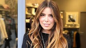 Loredana lecciso once again surprises everyone and on instagram she publishes a love post. Raffaella Gemella Di Loredana Lecciso Ecco Cosa Fa