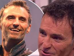 Singer, songwriter, actor, and former wet wet wet frontman delivering contemporary, soulful pop. Marti Pellow S Real Age Surprises Lorraine Viewers As Wet Wet Wet Singer Hints At A Musical For The Band It Would Be Good To Dig The Back Catalogue Out Ok Magazine