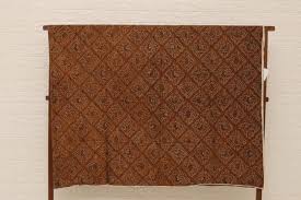 Kerajinan batik ini di indonesia telah dikenal sejak zaman kerajaan majapahit dan terus berkembang hingga kerajaan berikutnya. Batik Tradisional Bersifat Terikat Dengan Aturan Batik Dlidir