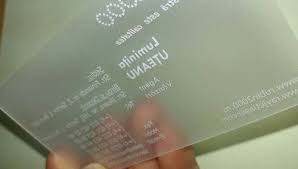 Materilul cartilor de vizita poate fi: Carti De Vizita Transparente Si Semitransparente Printate Pe Plastic