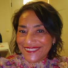 Hace un rato entré a un Starbucks y, al acercarme a pedir un café, la chica  de la caja me pidió mi nombre. Le respondí “Fer”. Me miró con extrañeza y,  después