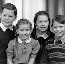 Januar 1940 in rostock) ist ein deutscher parteiloser politiker und evangelischer theologe. Joachim Gaucks Ehefrau Fur Hansi Gauck War Eine Scheidung Nie Ein Thema Welt