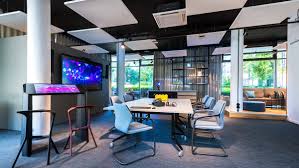 A fortune global 500 company, it reported revenues of $44.33 billion in 2020 and had 506,000 employees. Accenture Grundet Zentrum Fur Customer Experience W V