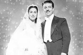 ليلى مراد هى مطربة وممثلة مصرية معروفة، ولدت فى مدينة الإسكندرية بمصر يوم 17 من شهر فبراير عام 1918، نشأت فى وسط عائلة يهودية الأصل، اسمها الحقيقى. Ù„ÙŠÙ„Ù‰ Ù…Ø±Ø§Ø¯ Øª Ø´Ù‡Ø± Ø¥Ø³Ù„Ø§Ù…Ù‡Ø§ Ø¨Ø¹Ø¯ Ø³Ù†ÙˆØ§Øª Ù…Ù† Ø§Ø¹ØªÙ†Ø§Ù‚Ù‡