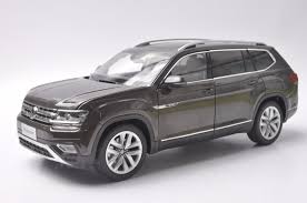 Durante la presentación del nuevo volkswagen touareg en el salón del automóvil de pekín 2018 el fabricante alemán ha revelado sus planes de cara al año 2020. 1 18 Diecast Model For Volkswagen Vw Teramont Atlas 2017 Brown Large Suv Alloy Toy Car Miniature Collection Gifts 1 18 Diecast Diecast Modelsalloy Toy Car Aliexpress