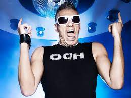 Vieni da me torna puntuale come sempre alle ore 14,00, subito dopo il tg 1. Giovanni Vernia Per Fare Lo Scemo Ci Vuole Talento People