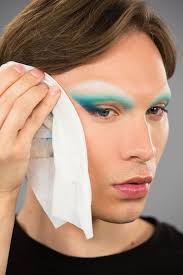 I thought asking miss fame to choose her favorite of the five lipvoyeur crème lipsticks she introduced in her newly launched miss fame beauty line would be like asking a mother to choose her favorite child. 10 Life Changing Makeup Hacks From Drag Queen Miss Fame