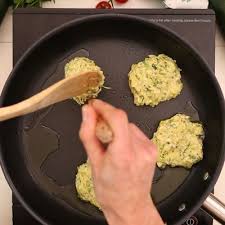 Galettes De Courgettes Rapees Recette En 2020 Galette De Courgette Recettes De Cuisine Courgettes Rapees