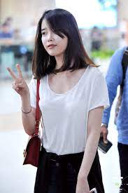 Iu Lee Ji Eun Shoulder Length Brown Hair With Slight Angled Fringe Hairstyles For Medium Length Hair Tutorial Korean Hairstyles Women Korean Beauty Girls