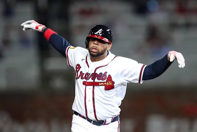 Grieving Dominic Smith hits walk-off slam in first game with Braves - Yahoo  Sports