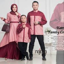 Model baju couple muslim terbaru 2019 edisi malika syari dan simple family untuk muslim yang ingin tampil serasi bersama anak. Couple Muslim Keluarga Sarimbit Family Ayah Ibu Dan Anak Laki Laki Shopee Indonesia