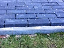 Die preise variieren je nach region und qualifikation des handwerkers sowie der verwendeten pflastersteinart. Terrasse Selber Pflastern Anleitung Pflasterarbeiten Gartenterrasse Hausbau Blog